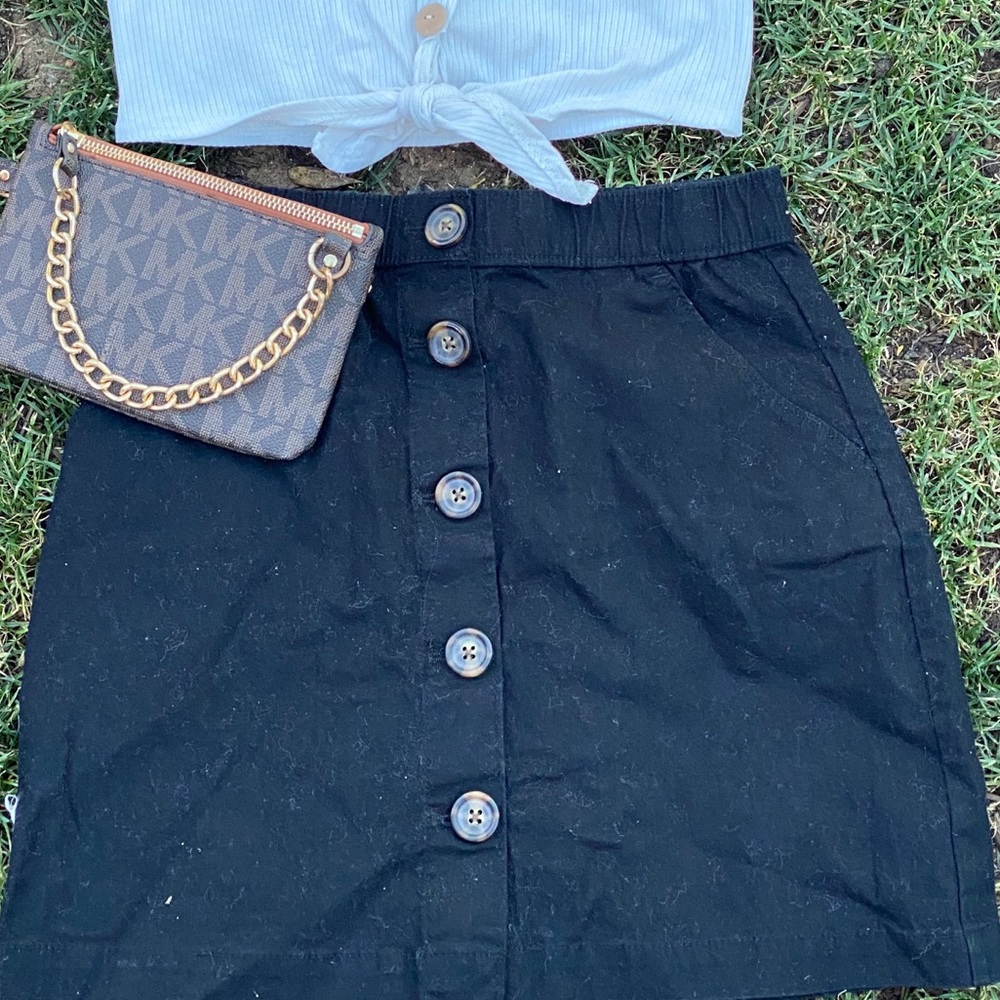 Black button skirt
